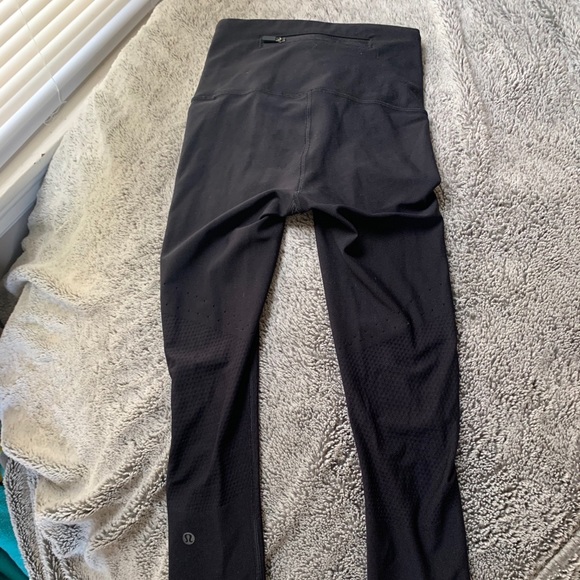 Lululemon leggings size 2 Black like new - Picture 10 of 10